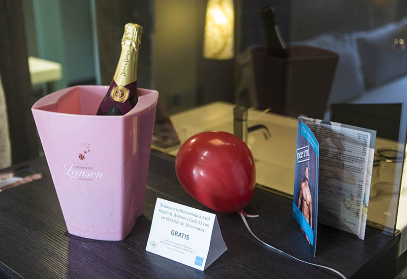 Two-Hotel-Barcelona-LGBT-cava